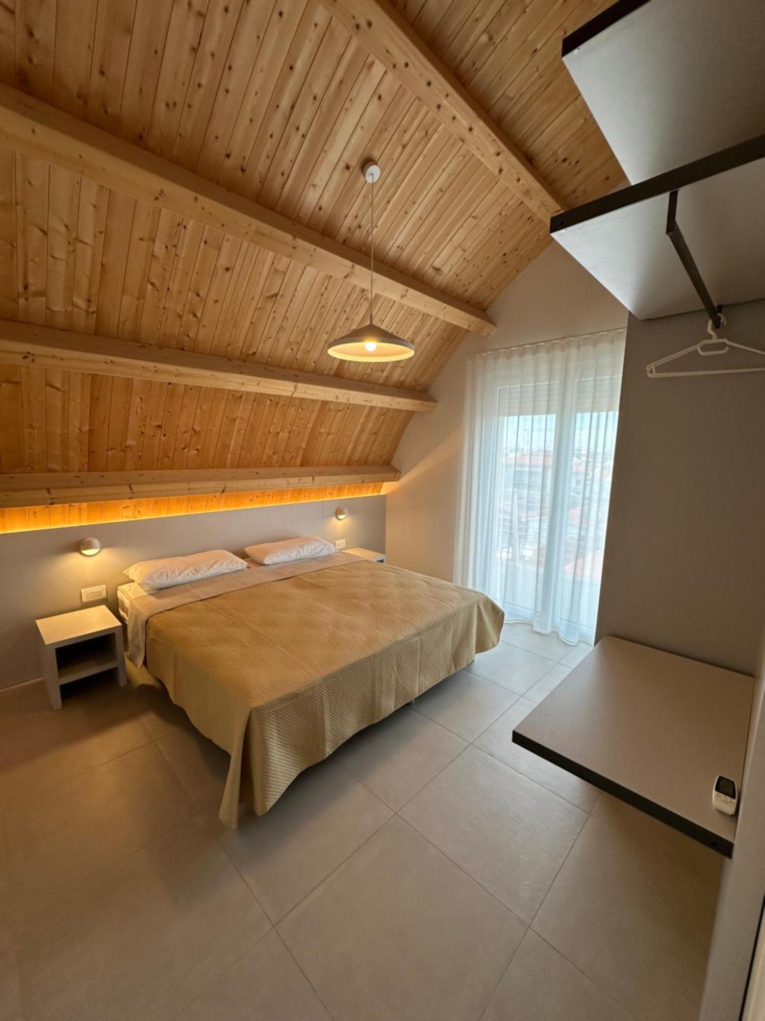 Woody Green Penthouse Sea View - Agenzia Cocal Caorle Buitenkant foto
