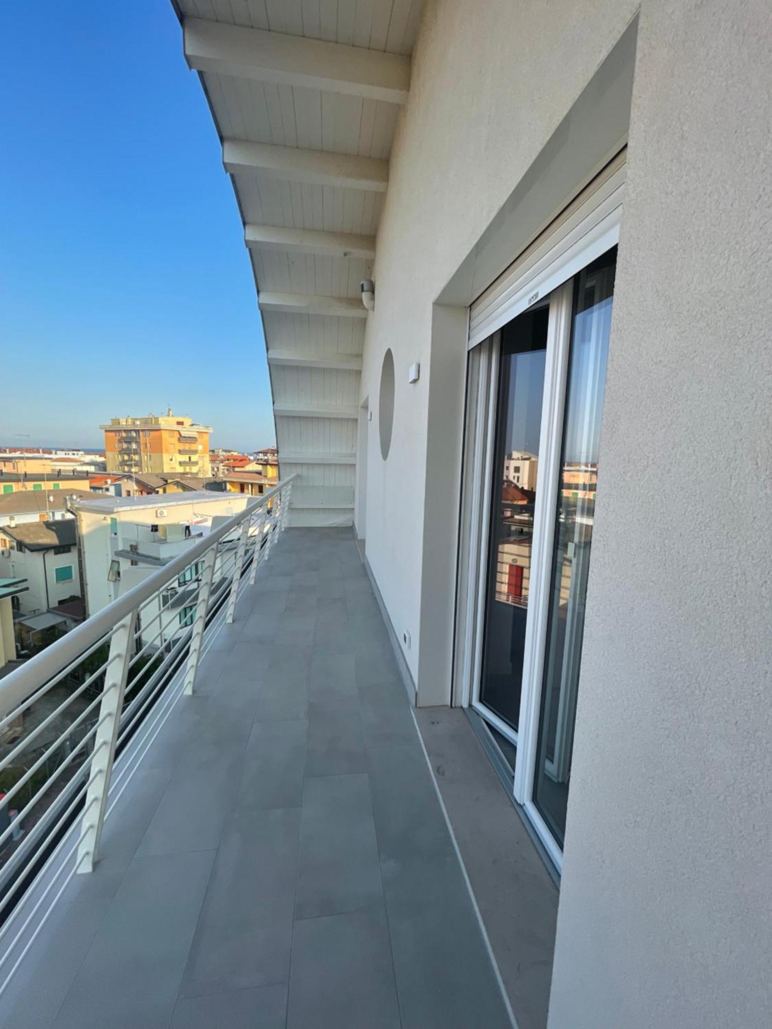Woody Green Penthouse Sea View - Agenzia Cocal Caorle Buitenkant foto